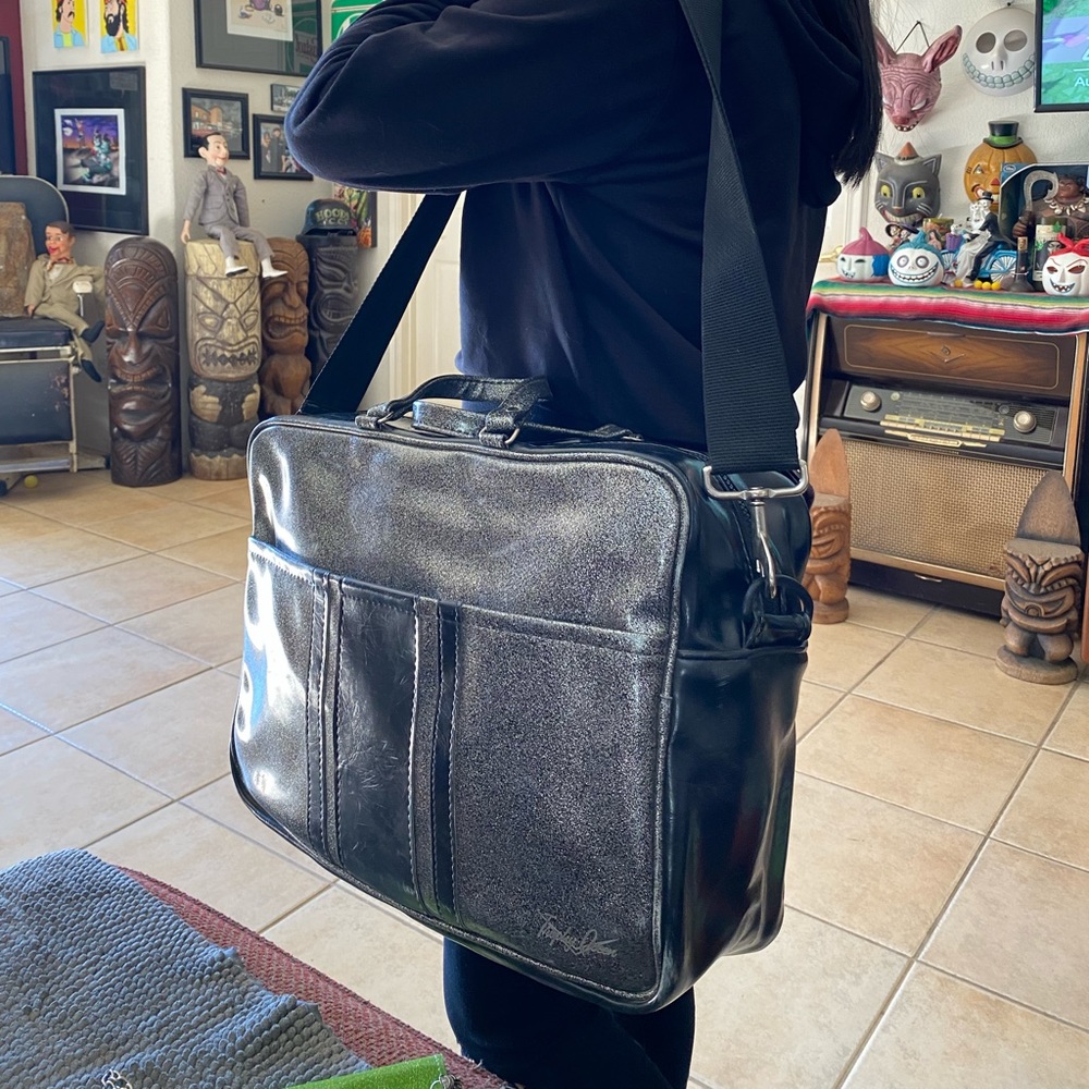 Silver/black trophy queen overnight bag
